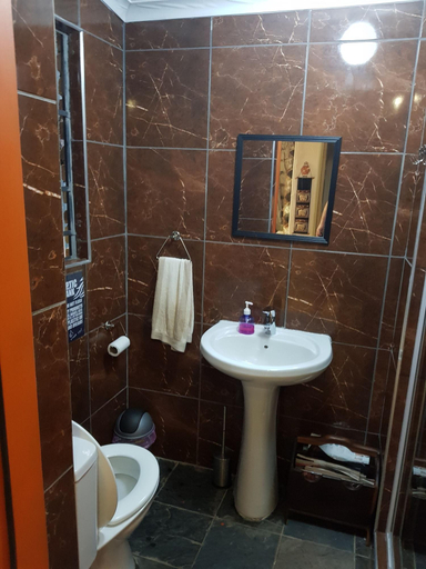 Bathroom 4, Homebase Kruger, Ehlanzeni