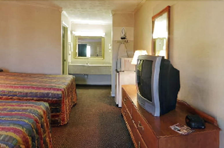 Bedroom 3, Red Roof Inn Jacksonville, AL, Calhoun