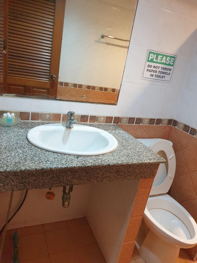 Bathroom 5, Chaiyapoon Inn, Pattaya