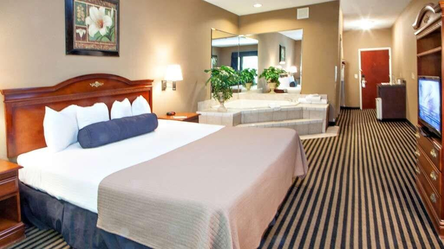 Bedroom 3, Mountain Inn Suites Flat Rock, Henderson