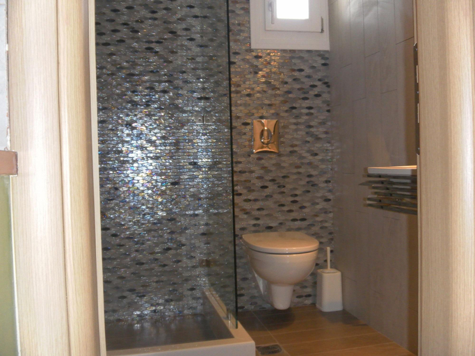 Bathroom 5, Summertime, South Aegean
