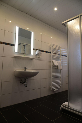 Bathroom 4, Harsshof, Salzgitter