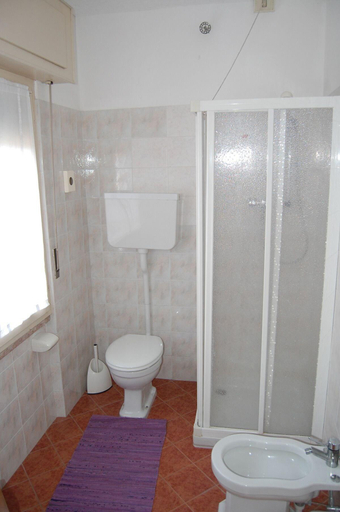 Bathroom 4, Stella Alpina, Verona
