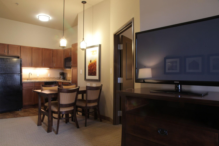 Bedroom 3, Teddy's Residential Suites New Town, Mountrail
