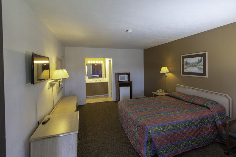 Bedroom 3, Tiki Lodge, Spokane