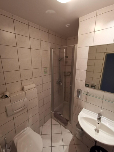 Bathroom 4, Franziska, Straubing