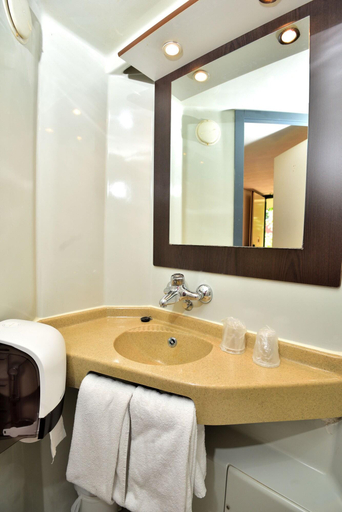 Bathroom, Premiere Classe Rouen Sud Parc Des Expositions, Seine-Maritime
