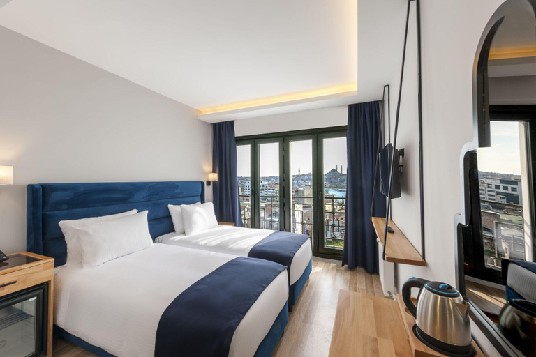 Bedroom 3, Doruk Palas Hotel, Beyoğlu