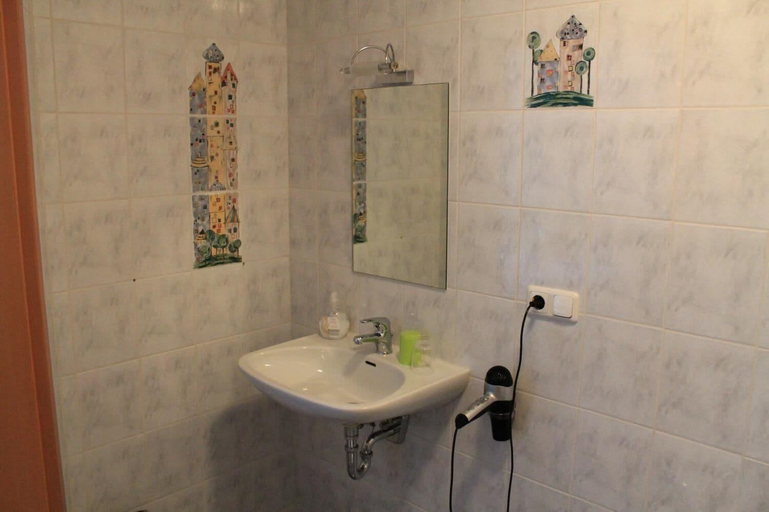 Bathroom 4, Landhotel Fuchsbau, Neustadt an der Waldnaab
