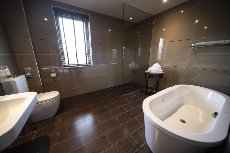Bathroom 4, Peak Edge Hotel , Derbyshire
