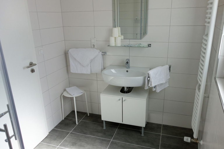 Bathroom 4, Hotel Haus Sonnschein, Cochem-Zell
