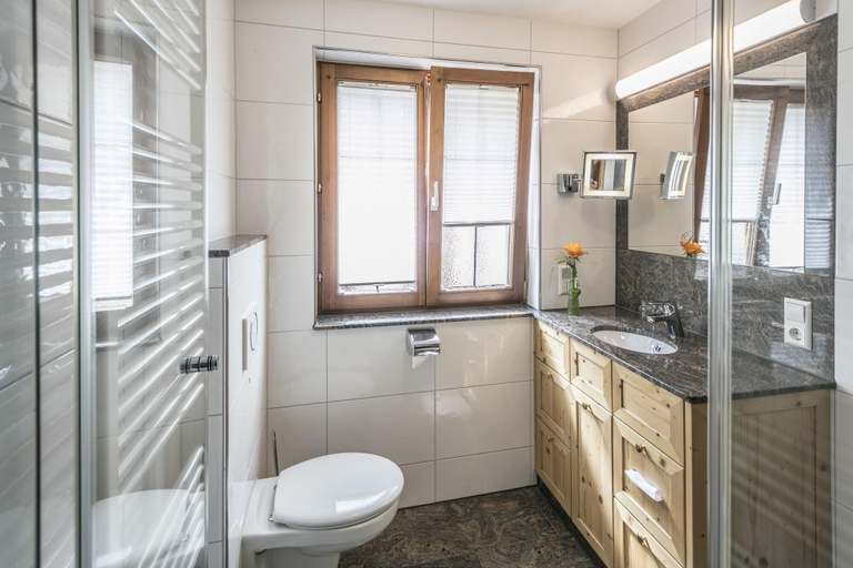 Bathroom 3, Hotel - Landgasthof Rebstock, Emmendingen