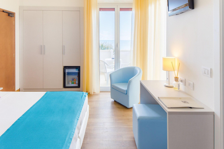 Bedroom 3, UNA HOTELS Imperial Beach Hotel, Pesaro E Urbino