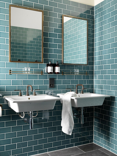 Bathroom 4, The George Hotel and Montys, Gloucestershire