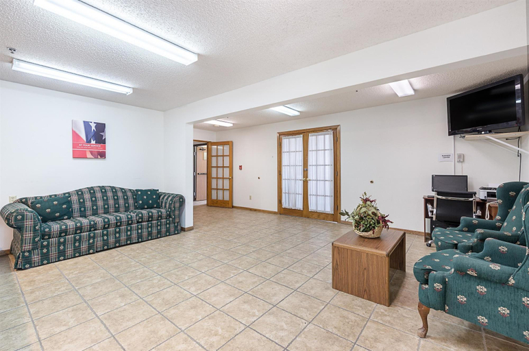 Public Area 2, Motel 6 Kewanee, Henry