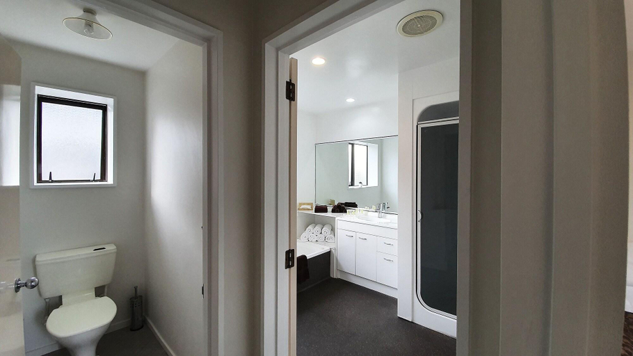 Bathroom 4, Airways Motel, Christchurch