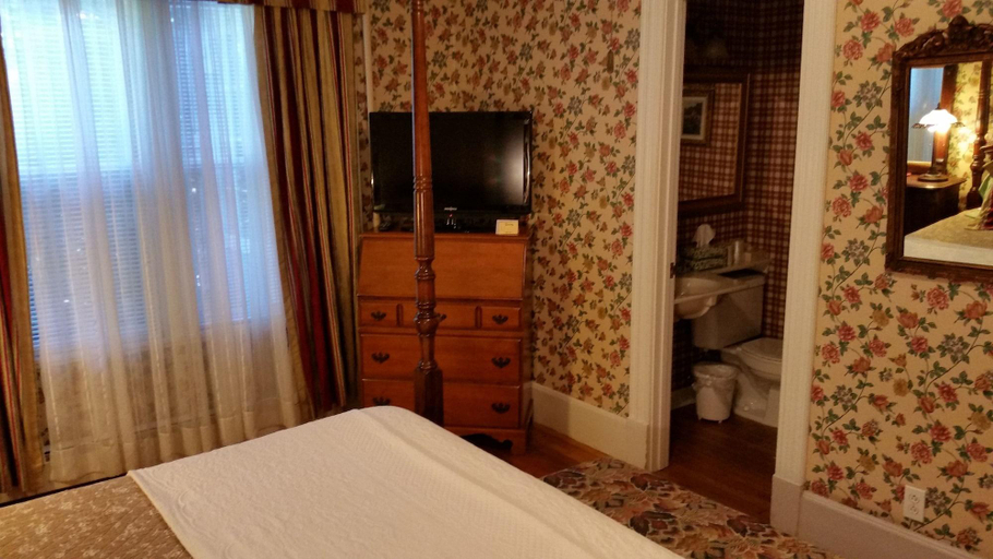 Public Area 2, The Cornell Inn, Lenox & The Berkshires, Berkshire