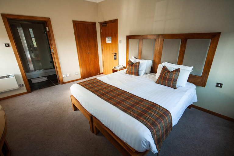 Bedroom 3, The Manor Hotel Restaurant, London