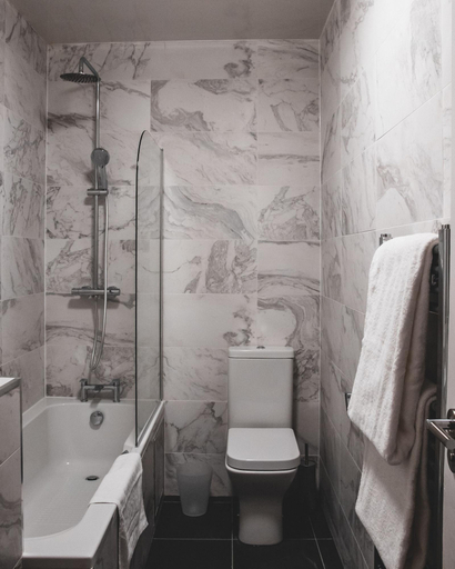 Bathroom 5, Keppels Head Hotel, Portsmouth