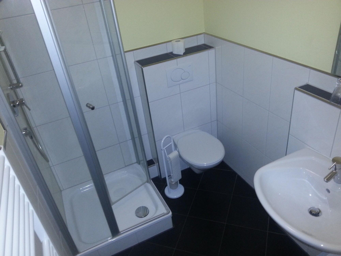 Bathroom 5, Kenner Treff, Trier-Saarburg