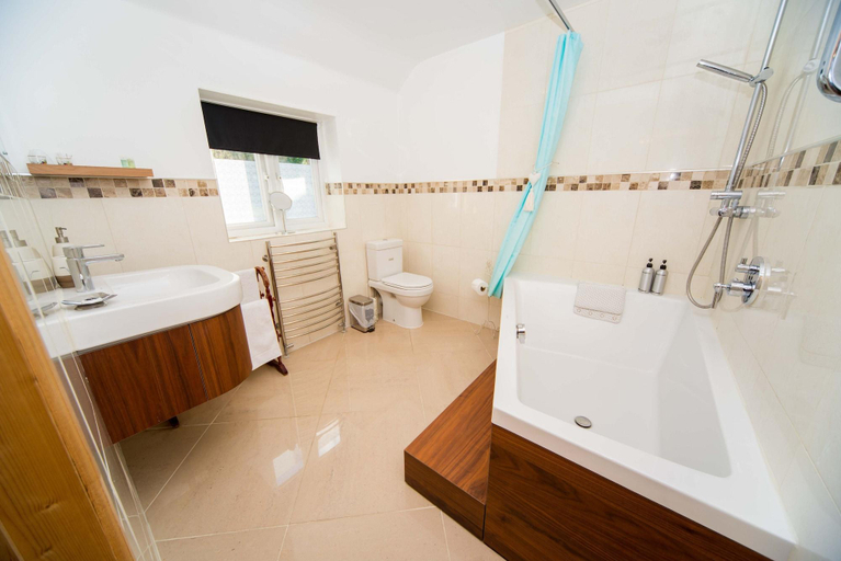 Bathroom 4, Netherleigh B B, Devon