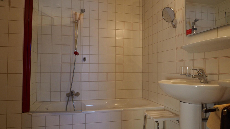 Bathroom 4, Frühstückshotel Margret, Schwaz