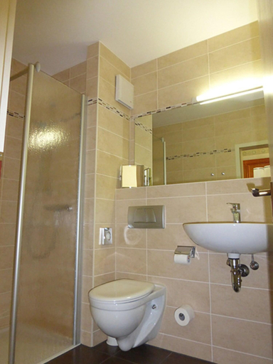 Bathroom 4, Land-gut-Hotel Schenkenberger Hof, Nordsachsen