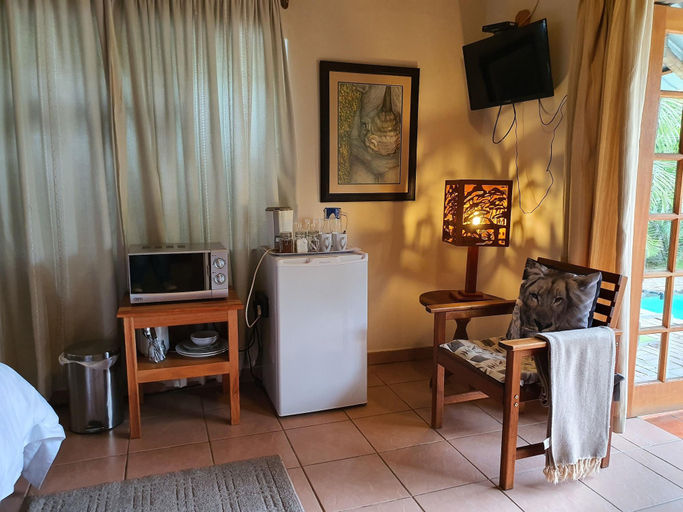 Public Area 3, A Traveller's Palm, Mopani