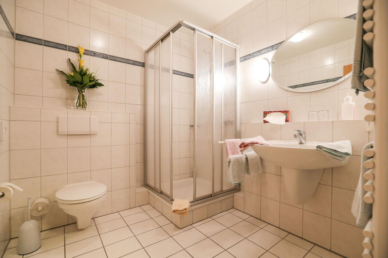 Bathroom 4, Studtmanns Gasthof, Harburg