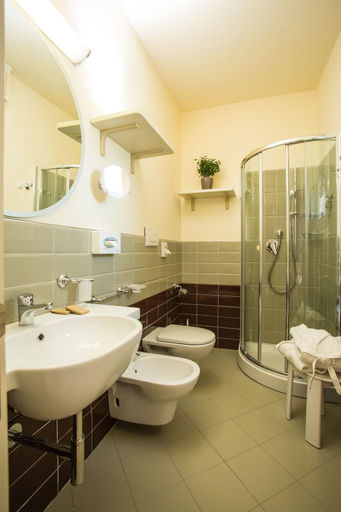 Bathroom 5, Hotel Brasil, Ravenna