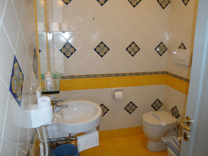 Bathroom 5, Meublè Casa Mannini, Salerno