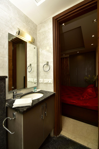 Bathroom 4, Woodpecker Apartments, Delhi