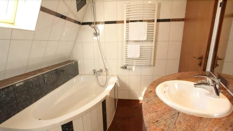 Bathroom 4, Aparthotel Astro Stuttgart, Stuttgart