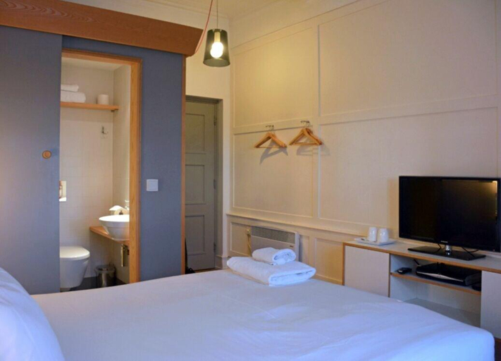 Bedroom 2, Grasshoppers Hotel Glasgow, Glasgow
