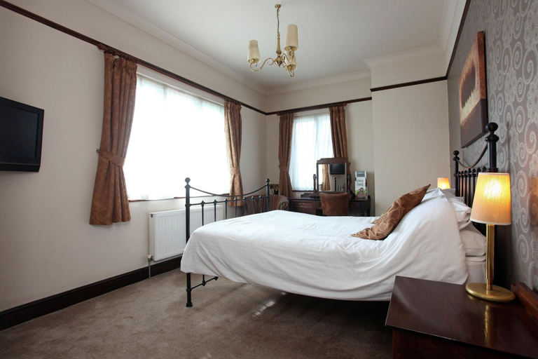 Bedroom 3, Shah of Persia by Marstons Inns, Poole