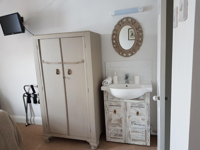 Bathroom 4, Wadham Guesthouse, Dorset