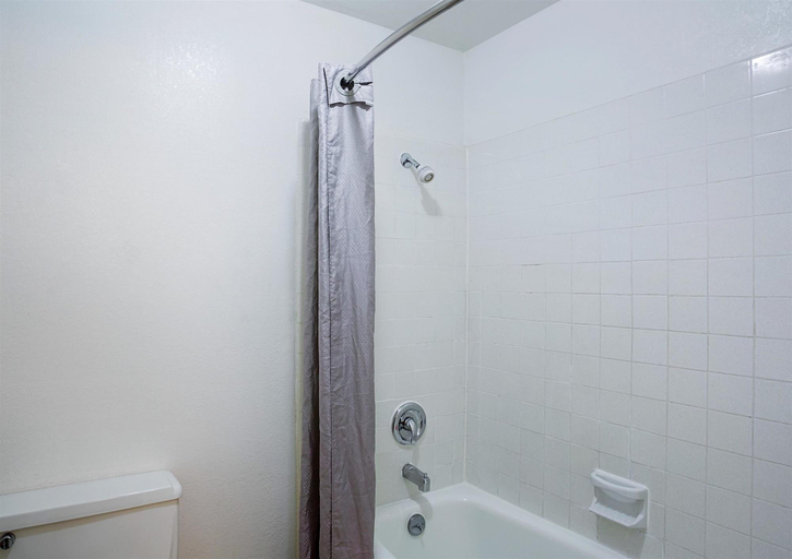 Bathroom 5, Motel 6 Wenatchee Wa, Chelan