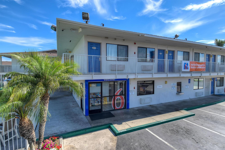 Exterior & Views 2, Motel 6 Stanton, Orange