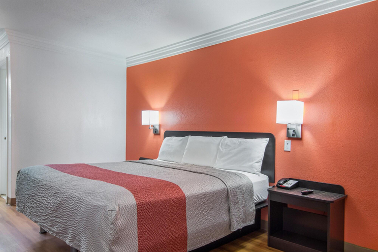Bedroom 3, Motel 6 Marshall, TX, Harrison