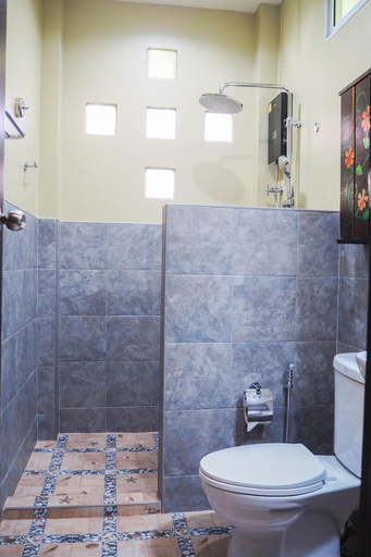 Bathroom 4, Lanta Castaway Beach Resort, Ko Lanta