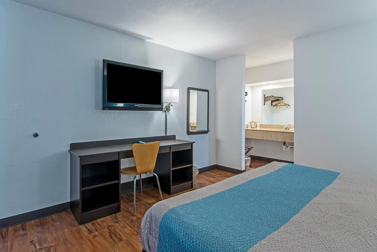 Bedroom 3, Motel 6 Hamilton, AL, Marion