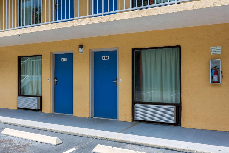 Public Area 2, Motel 6 Macclenny, FL, Baker