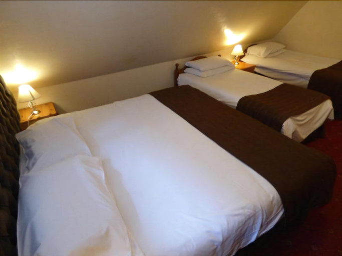 Bedroom 2, The Roundabout Hotel, Hampshire