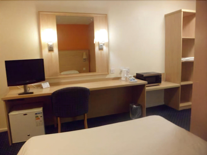 Bedroom 3, Metro Inns Huddersfield, Kirklees