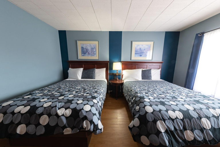 Bedroom 3, Villager Lodge, Niagara
