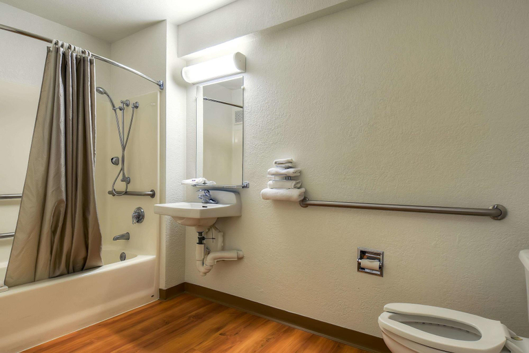 Bathroom 4, Motel 6 Westminster South - Long Beach, Orange
