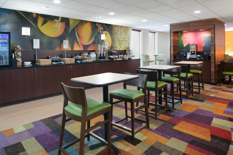 Food & Drinks, Chester Inn & Suites, Hamilton