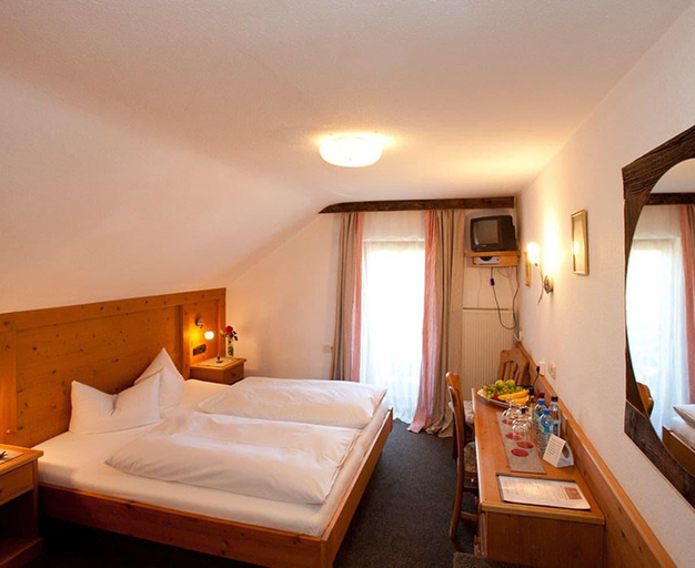 Bedroom 5, DAS Posch Hotel, Garmisch-Partenkirchen