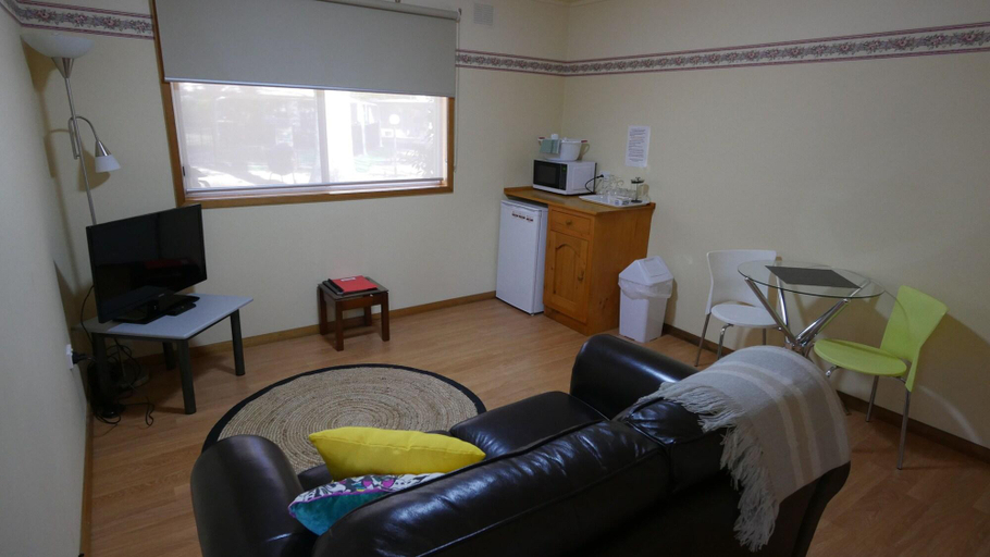 Bedroom 3, Adina Lodge Holiday Apartments, Alpine - East