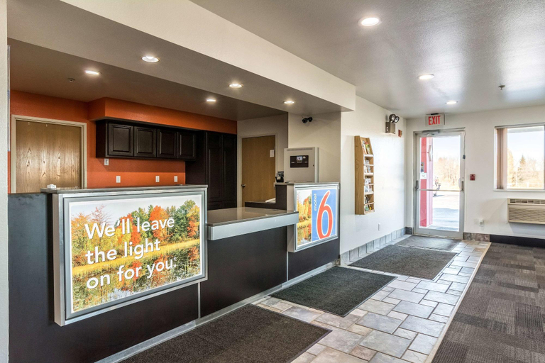 Public Area 2, Motel 6 Barkeyville, PA, Venango
